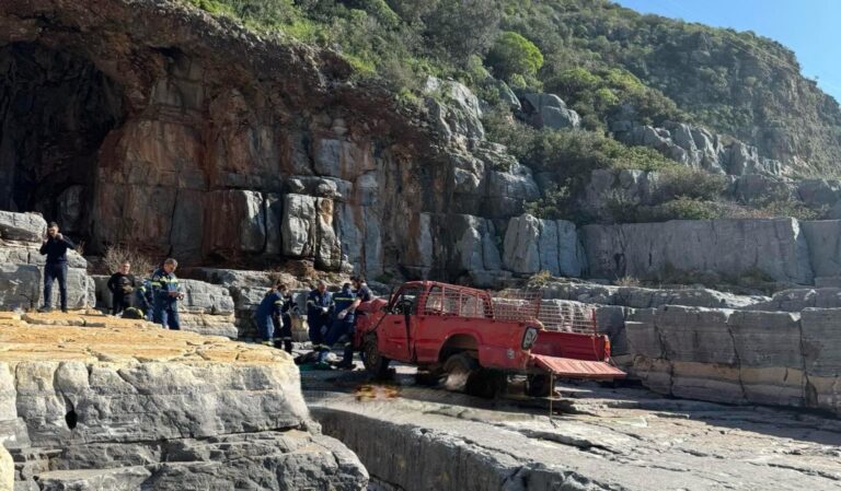 Σκοτώθηκε 95χρονος σε τροχαίο – Το αγροτικό που οδηγούσε έπεσε στο γκρεμό 20 μέτρων, και κατέληξε στα βράχια