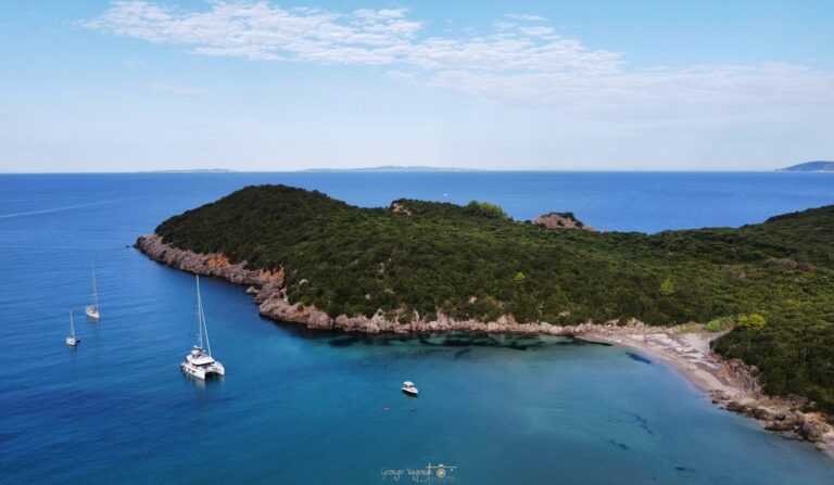 Συνεχίζονται οι έρευνες για τον εντοπισμό αγνοούμενου ψαρά στην Αμμουδιά Πρεβέζης – Ελικόπτερο συνδράμει στις έρευνες εντοπισμού