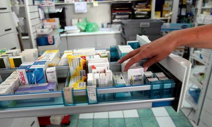 Χαράτσι στα γενόσημα: Έως και τρεις φορές περισσότερα πληρώνουν οι ασθενείς