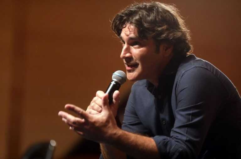 Ο Χριστόφορος Παπακαλιάτης έχει τρύπιες τσέπες δεν τα πάει καλά με τα οικονομικά