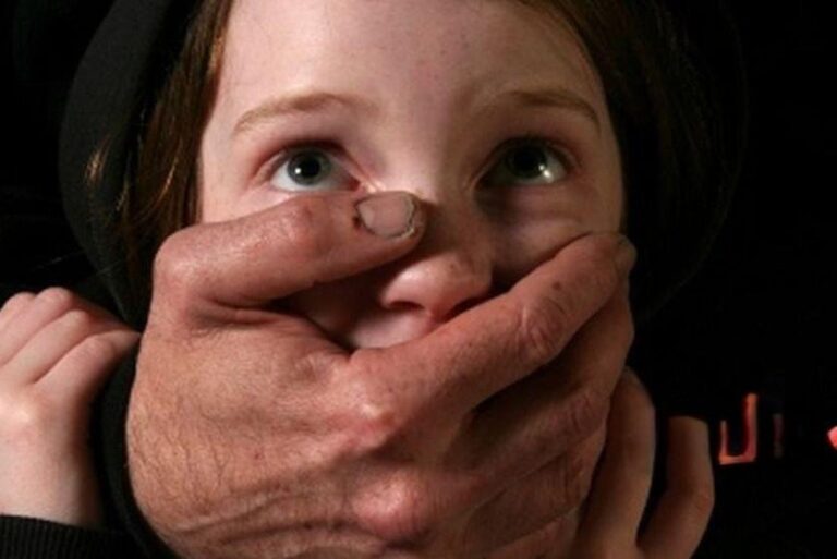 Στα δικαστήρια αναμένεται να οδηγηθεί ο 78χρονος παππούς ο οποίος βίαζε την ανήλικη εγγονή του