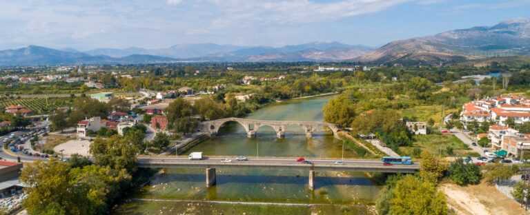 Περιφέρεια Ηπείρου: Υπάρχουν κονδύλια, τα οποία έχουν κατανεμηθεί από το 2017 για την κατασκευή μιας νέας γέφυρας πάνω από τον ποταμό Άραχθο.