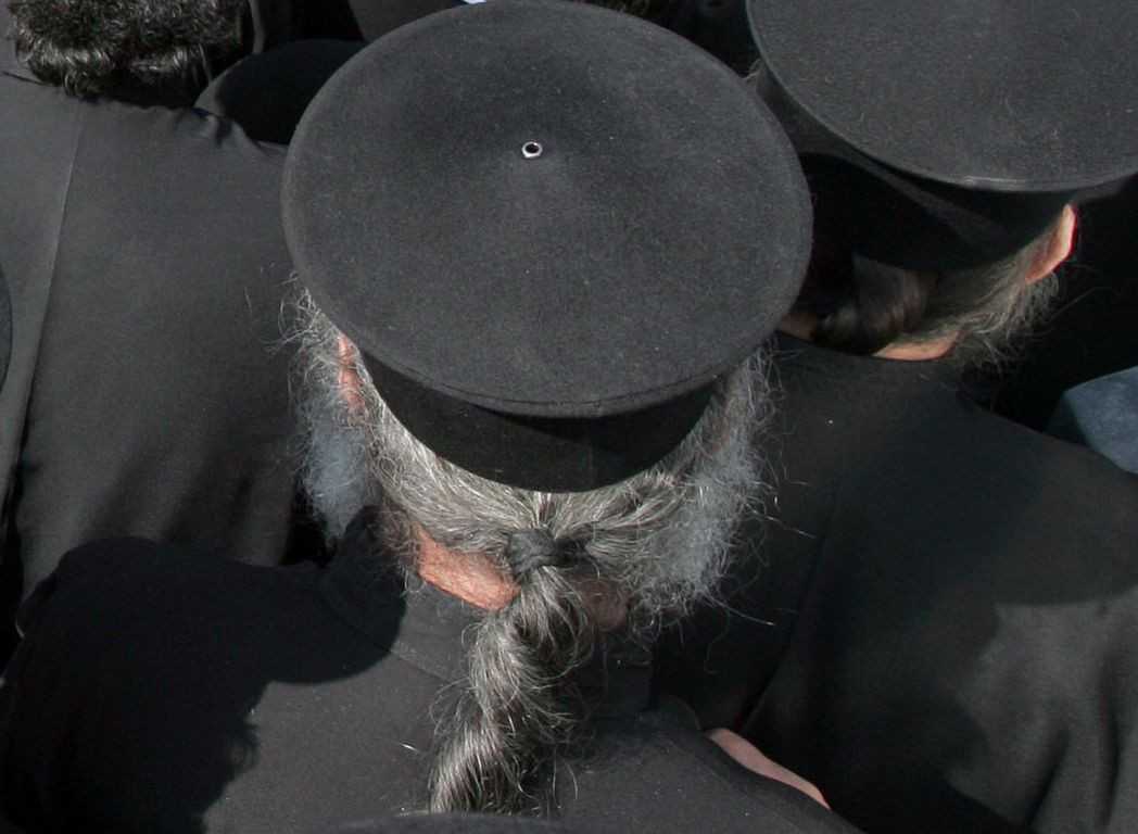 «Ιερή» κομπίνα από παππάδες με λεία 1,3 εκατ. ευρώ – Απάτη με Θύματα Πιστούς