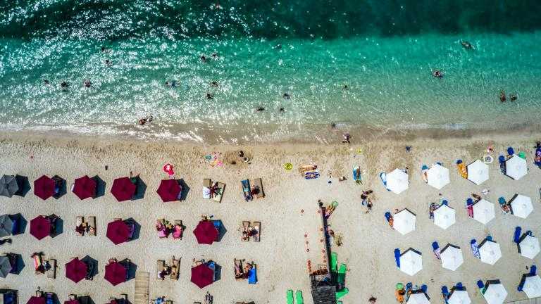 Ελεύθερες παραλίες: Καμπάνα έως 60.000 ευρώ σε όποιον κλείνει την πρόσβαση