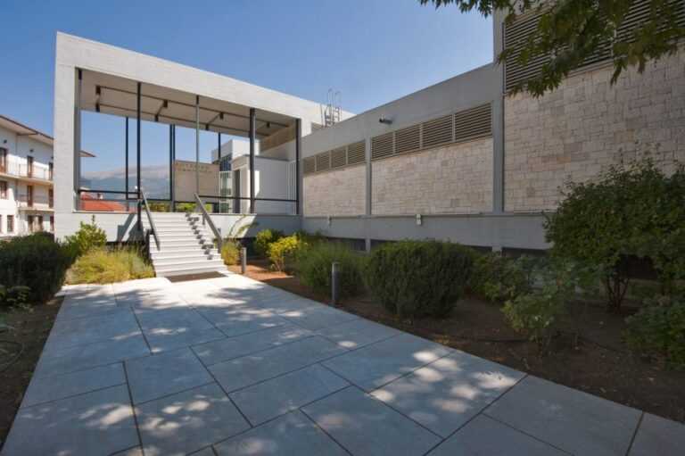 Τα πρώτα πιστοποιημένα κρατικά μουσεία της χώρας είναι τα τέσσερα αρχαιολογικά μουσεία της Ηπείρου