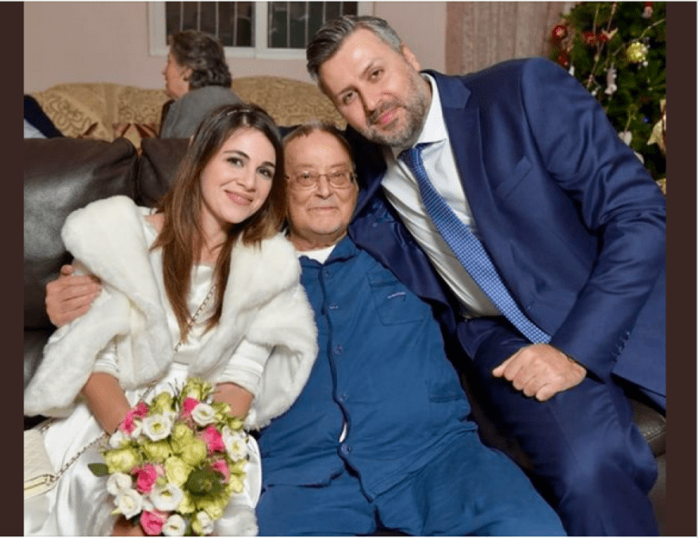 Η σύζυγος του Καλλιάνου «λύνει» τη σιωπή της: «Κοβόταν η ανάσα του Γιάννη – Μας έλεγαν ότι ο άνθρωπος είναι καλά» – Το δράμα που έζησαν όσο ο πατέρας του βουλευτή της ΝΔ «έσβηνε» στο νοσοκομείο