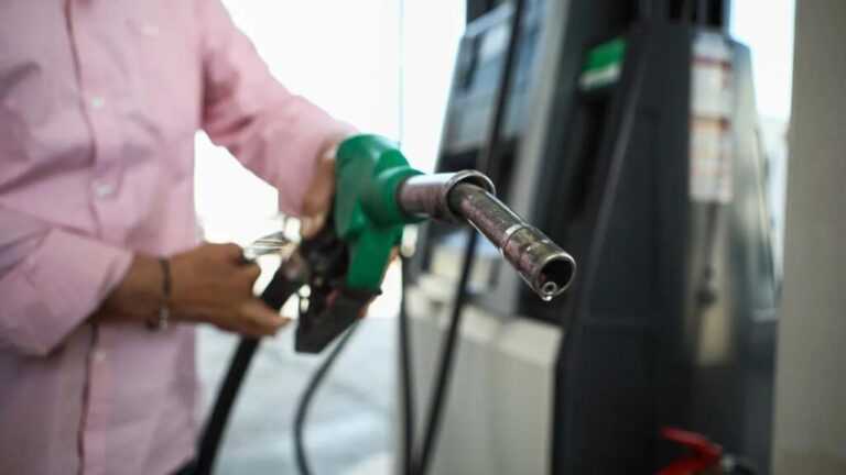 «Φωτιά» οι τιμές των καυσίμων – Μία ανάσα πριν το Πάσχα εκτοξεύεται το κόστος του πασχαλινού ταξιδιού