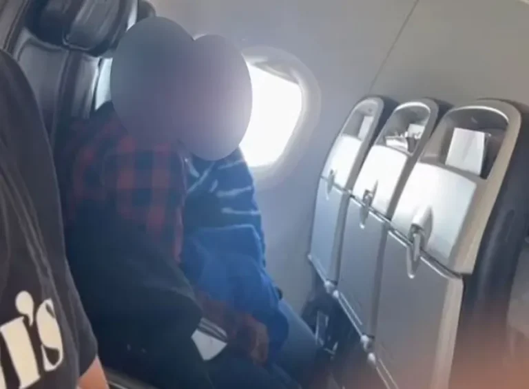 Σάλος: Ασυγκράτητο ζευγάρι ερωτοτροπούσε μέσα σε αεροπλάνο της British Airways μπροστά σε όλους τους επιβάτες! (Φωτο)