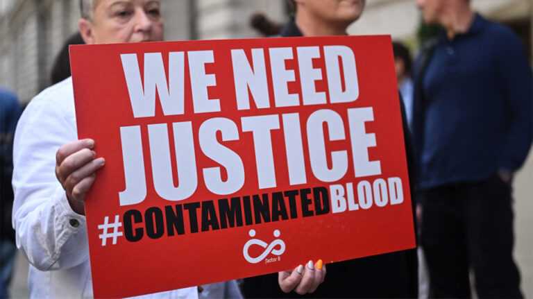 Σκάνδαλο με μολυσμένο αίμα στη Βρετανία στοίχισε τη ζωή σε 3.000 ασθενείς
