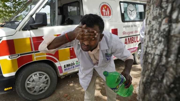 Κύμα καύσωνα έπληξε τη Βόρεια Ινδία – Οι θερμοκρασίες ξεπέρασαν τους 45 βαθμούς
