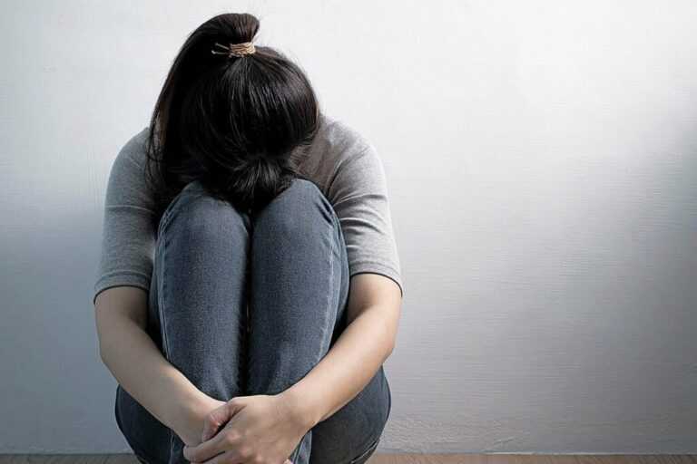 Διεστραμμένο ζευγάρι πότισε αλκοόλ μια 19χρονη και στη συνέχεια την κακοποίησε σεξουαλικά βιντεοσκοπώντας τα όσα έγιναν