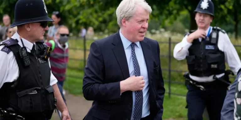 Βρετανία σε Σοκ: Αδελφός της Πριγκίπισσας Νταϊάνα Αποκαλύπτει Σεξουαλική Κακοποίηση σε Οικοτροφείο!