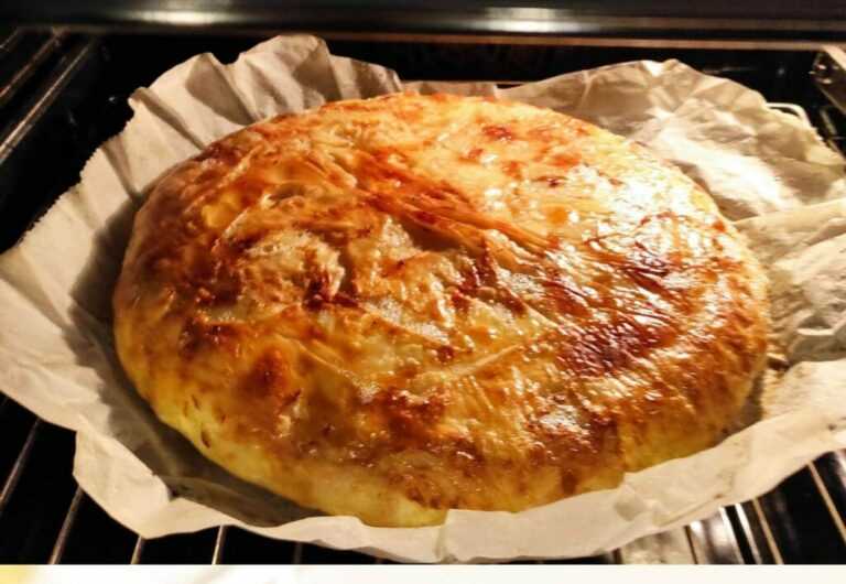 Πλούσια Τυρόπιτα Με 4 Τυριά: Η Συνταγή Που Θέλεις Να Δοκιμάσεις!