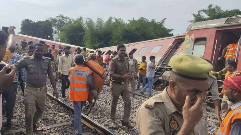 Τραγικό ατύχημα στην Ινδία: Δύο νεκροί και 35 τραυματίες από εκτροχιασμό αμαξοστοιχίας