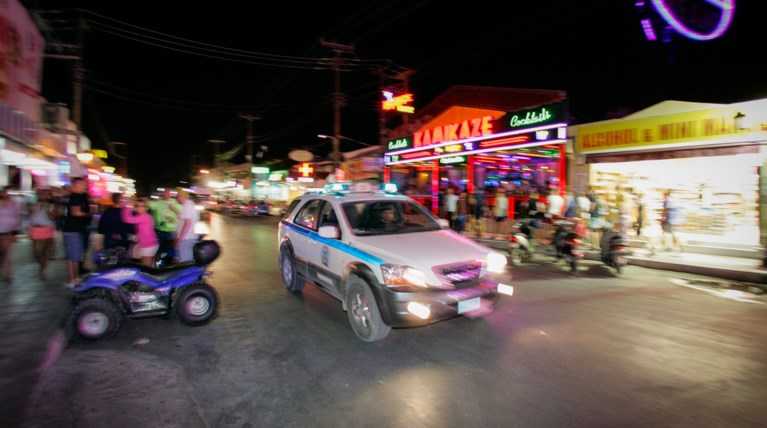 Άγρια Επίθεση Στη Ζάκυνθο: Παρέα Βρετανών Χτυπά 33χρονο Στον Λαγανά – Συνελήφθησαν, Ενας Αναζητείται