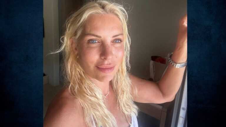 Ελένη Μενεγάκη: Λάμπει χωρίς ίχνος μακιγιάζ! Η καλοκαιρινή selfie μετά το μπάνιο της στη θάλασσα