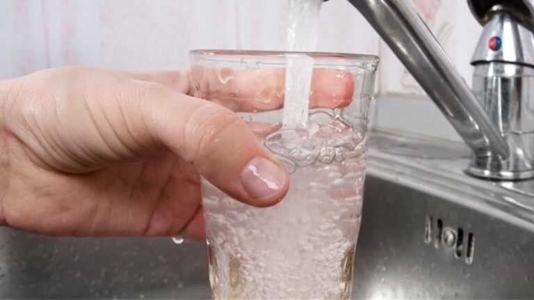 Ακατάλληλο Νερό σε Καστροσυκιά και παραλία Βράχου: Προειδοποίηση της ΔΕΥΑ Πρέβεζας