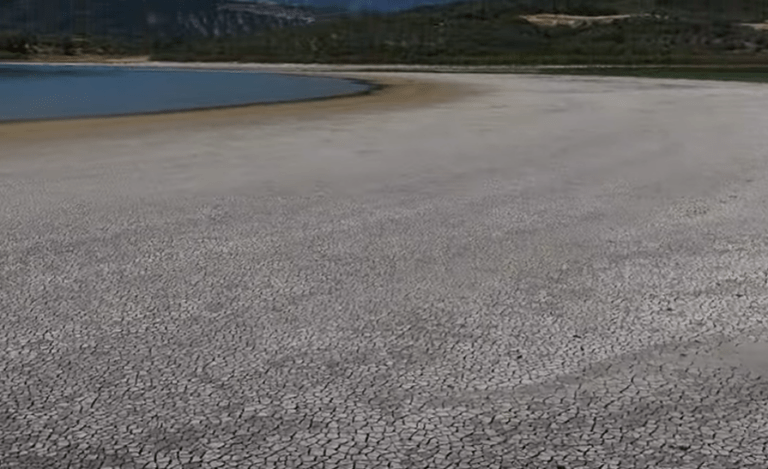 Η λίμνη Αμβρακία εκπέμπει SOS: Ορατές οι συνέπειες της ξηρασίας