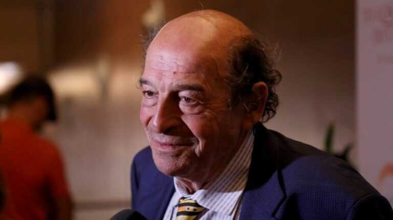 «Η Επιτυχία Ήταν Κοινή»: Ο Μανούσος Μανουσάκης Μιλάει για τους Ηθοποιούς που Συνεργάστηκε