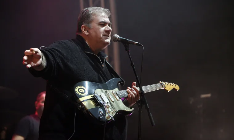 Επιστροφή στη σκηνή για τον Δημήτρη Σταρόβα, λίγους μήνες μετά το σοβαρό πρόβλημα υγείας