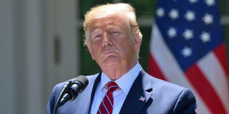 Δίκη Τραμπ: Η απόφαση αναβλήθηκε μετά τις εκλογές, προκαλώντας αντιδράσεις στους Δημοκρατικούς