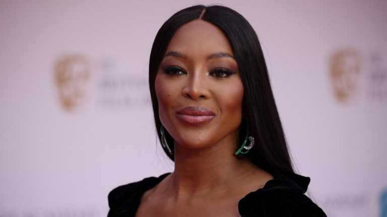 Κατακραυγή για τη Ναόμι Κάμπελ: Έπαιρνε Χρήματα για Φιλανθρωπίες και τα Ξόδευε σε Σπα και Τσιγάρα