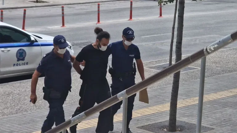 Ο 46χρονος Οδηγός Που Παρέσυρε Γονείς Και Παιδί Είχε Εμπλακεί ΚΑΙ Σε Ατύχημα Με 79χρονη Το 2020