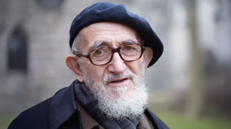 Ο Γάλλος «άγιος των αστέγων», Αββάς Πιέρ, φέρεται να είχε κακοποιήσει και παιδί – Ακόμα 17 καταγγελίες εις βάρος του.