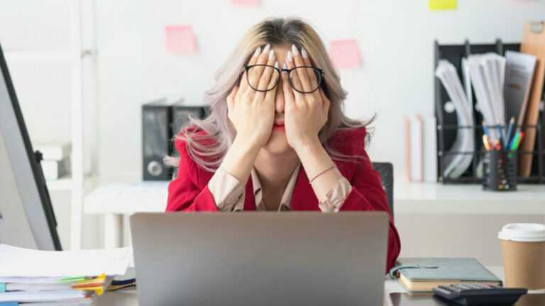 «Επιστροφή στη δουλειά: Πώς να προσαρμοστείτε εύκολα μετά τις διακοπές»