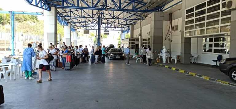 Σύνορα Κακαβιάς: Αυξημένη Κίνηση Με 249.000 Άτομα Κι 94.000 Οχήματα Τον Αύγουστο