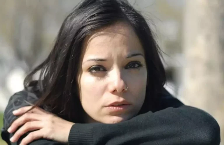 Η Κατερίνα Τσάβαλου “λύνει” για πρώτη φορά τη σιωπή της για το διαζύγιό της: «Η ζωή είναι μπροστά μας…»