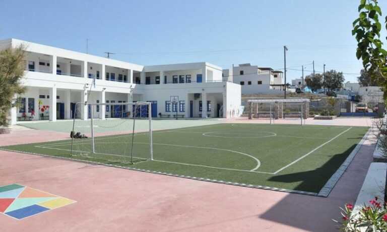 Σοκ Στη Μήλο: Νηπιαγωγός Κοιμάται Στον Χώρο Του Νηπιαγωγείου Εξαιτίας Υψηλών Ενοικίων