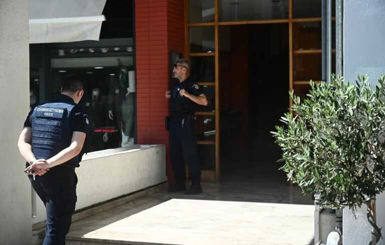 Βασική ύποπτη η αδερφή 46χρονου που βρέθηκε νεκρός με μαχαιριές – Το πρόσωπό του ήταν μελανιασμένο και έφερε εκδορές στον λαιμό