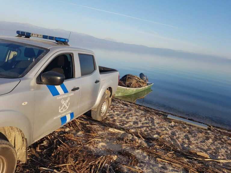 Παράνομη Αλιεία στον Αμβρακικό: Κατασχέθηκαν Ερασιτεχνικά Σκάφη και 26 κιλά γαρίδα