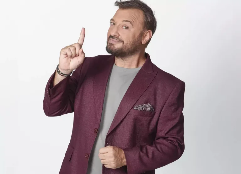 «Χρήστος Φερεντίνος Ξαναρχίζει: Η Μετάβαση Στον ΣΚΑΪ Με Το Still Standing Μετά Τη Αποτυχία Του Μονομάχου»