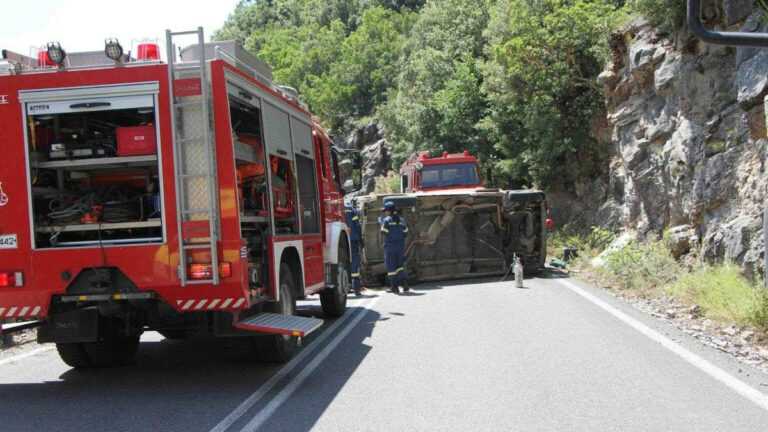 Σοβαρό Τροχαίο Ατύχημα Στην Εθνική Οδό Φιλιππιάδας – Πρέβεζας: Τρεις Τραυματίες και Απεγκλωβισμός από την Πυροσβεστική