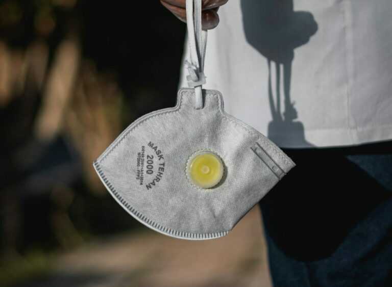 Αγρότης Κέρδισε το Λαχείο και Έπεσε Θύμα Απάτης με Μάσκες Κορωνοϊού