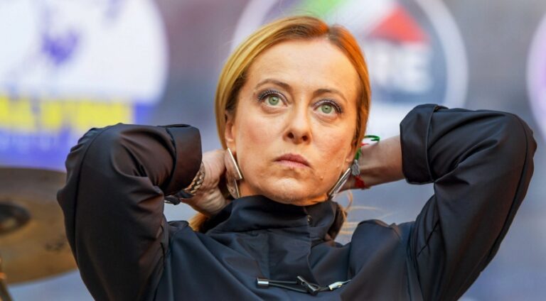 Ιταλία – Η Μελόνι, σε πλήρη αντίθεση με την Ελληνική κυβέρνηση, “χτυπά” την woke ατζέντα: Απαγόρευσε, με νομοσχέδιο, την παρένθετη μητέρα στα ομόφυλα ζευγάρια εντός και εκτός της χώρας