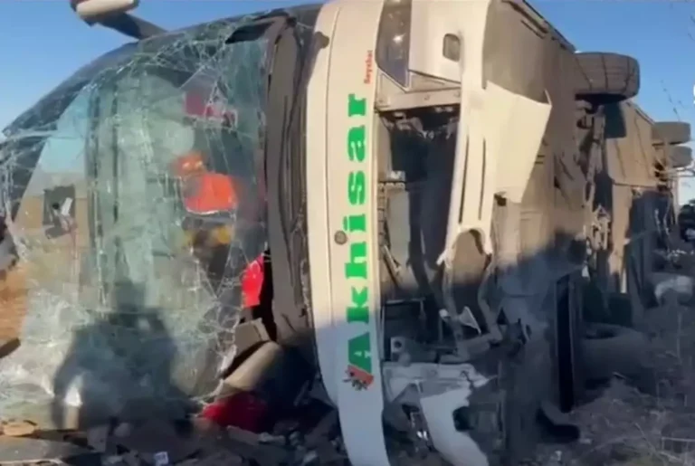 Τουρκία: Έξι νεκροί και 25 τραυματίες από ανατροπή λεωφορείου – Σκληρό βίντεο