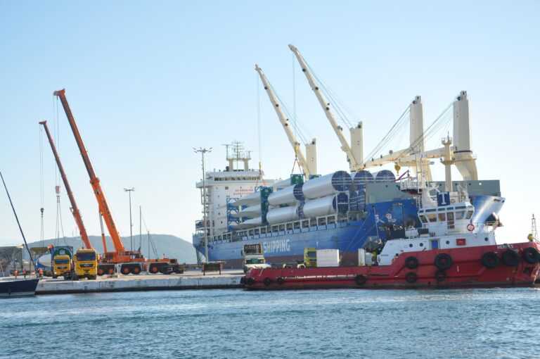 Αυξημένη δραστηριότητα στο εμπορικό λιμάνι της Πρέβεζας