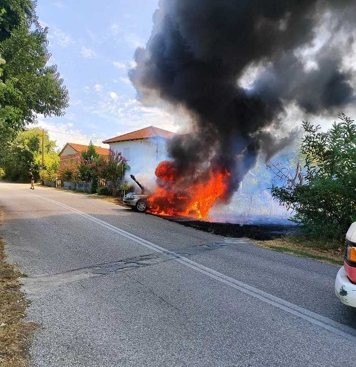 Παραμυθιά Θεσπρωτίας: Φωτιά κατάστρεψε αυτοκίνητο σε οικόπεδο και επεκτάθηκε σε χορτολιβαδική έκταση