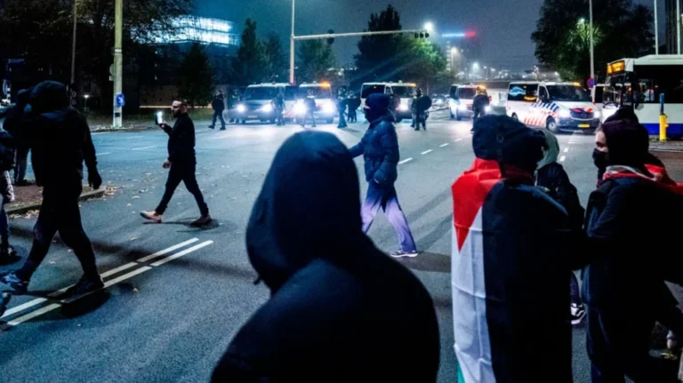 Άμστερνταμ: Βίαια επεισόδια με οπαδούς της Μακάμπι – Πέντε τραυματίες, 62 συλλήψεις