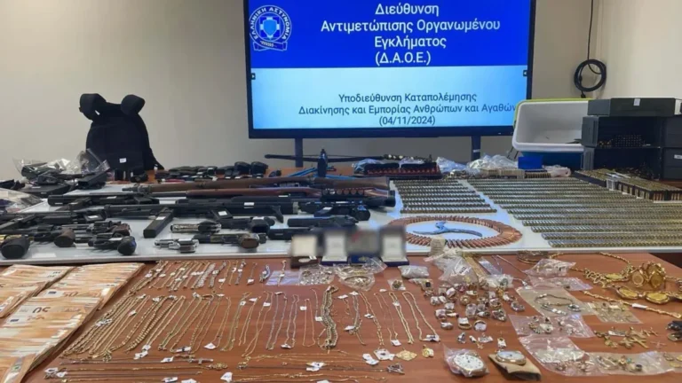 Συναγερμός στη Δυτική Αττική: Όπλα και Εκρηκτικά σε Κατοικίες Ρομά – Σοκ έπαθαν οι αστυνομικοί από τον όγκο εκρηκτικών