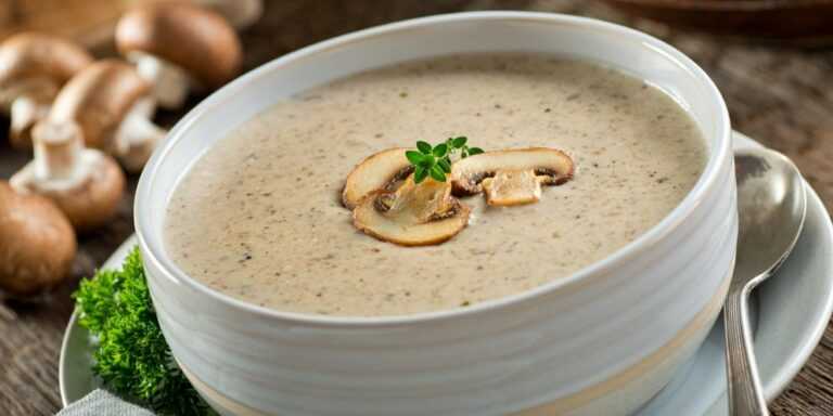 Γρήγορη και θρεπτική μανιταρόσουπα με λίγα υλικά