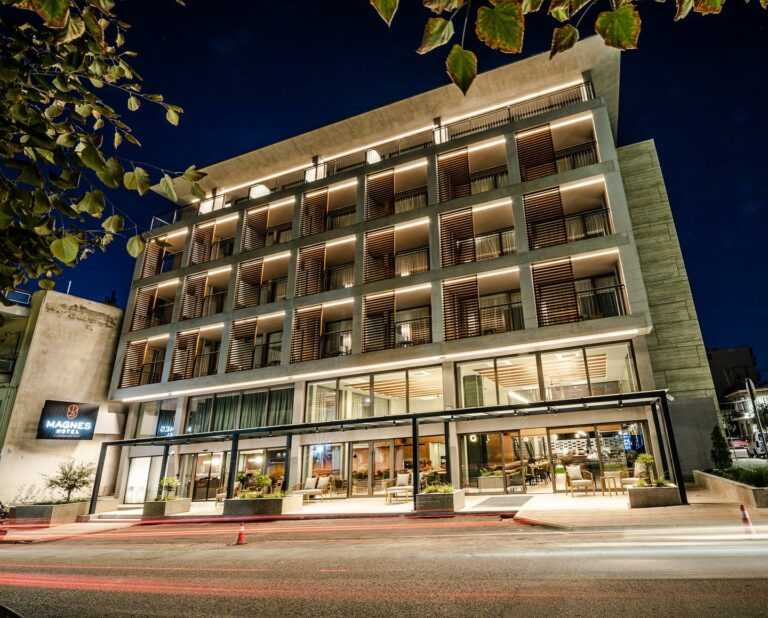 Magnes Hotel: Πολυτέλεια, Φιλοξενία και Χριστουγεννιάτικη Μαγεία στον Βόλο