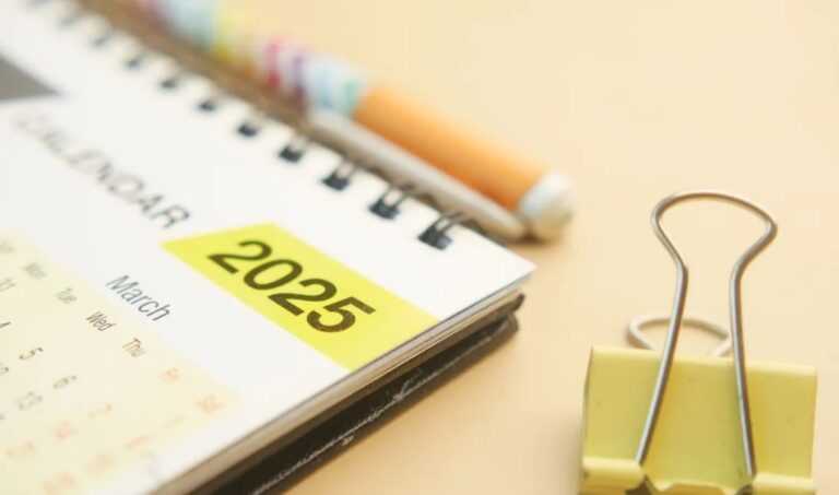 Αργίες 2025: Αναλυτικά τα τριήμερα και οι αργίες του νέου έτους