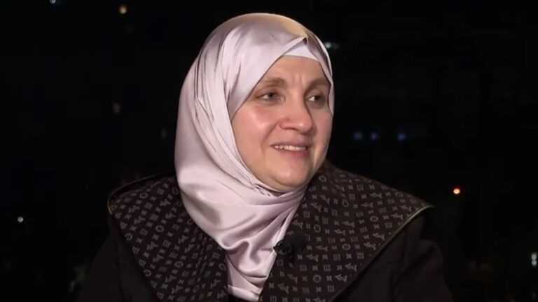 Η Αΐσα αλ Ντιμπς η πρώτη γυναίκα υπουργός της μεταβατικής κυβέρνησης του Τζολάνι στη Συρία