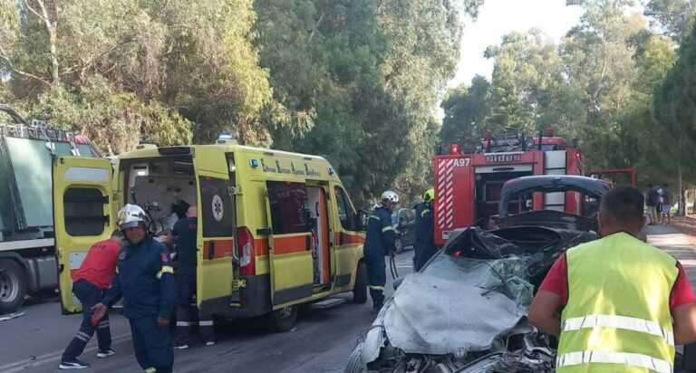 Εύβοια: Σφοδρή σύγκρουση νταλίκας με αυτοκίνητο – Οδηγός εκτινάχθηκε στον αέρα και κατέληξε σε αυλή σπιτιού