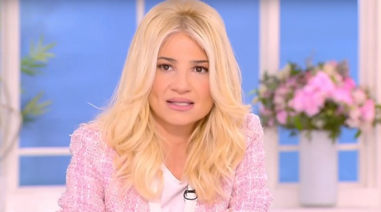 Και η Φαίη Σκορδά ξεσπάθωσε κατά της ΕΡΤ: «Κατέστρεψαν την Παραλία!»