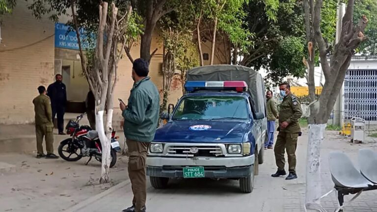 Πακιστάν: Περιέλουσαν τον πατέρα τους με βενζίνη και τον έκαψαν ζωντανό στον ύπνο του γιατί τις βίαζε 